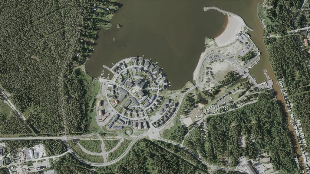 Foto tagen högt uppifrån av Sjötullens område. Mitt på fotot det cirkelformade bostadsmässområdet från år 2011 som sträcker sig ända till havet. Bredvid syns Havsparken med sin campingplats och sandstränder. Till höger på bilden syns Sundet som rinner ut i havet, längs det båthus samt hamnkajen där Sundet slutar.