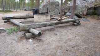 Lägerplats vid Lochteå pesäkivet.