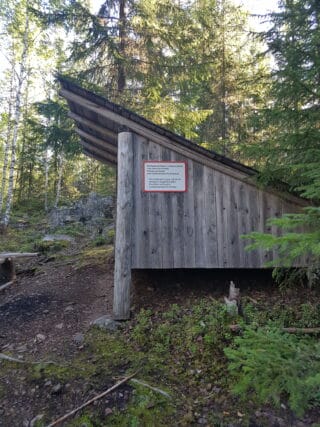 Matkuskorpis vindskydd.
