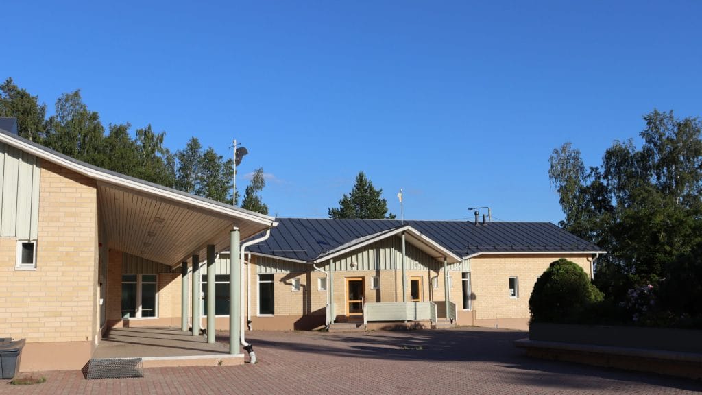 Ruotsalon koulu ulkopuolelta