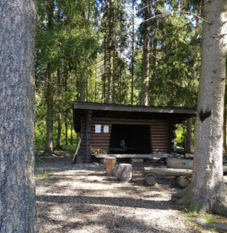 Vähäjärvis vindskydd.