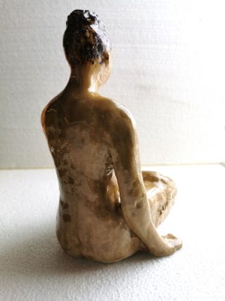 Naisveistos.
