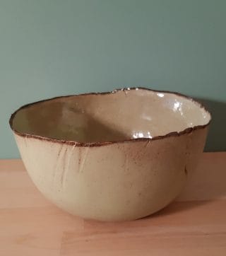 Keraaminen kulho.