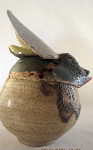 keraaminen purkki.