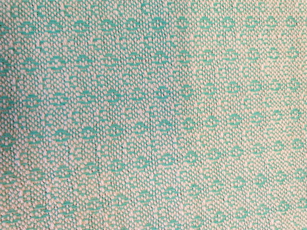 Vihreään loimeen kudottu pellavatekstiili.