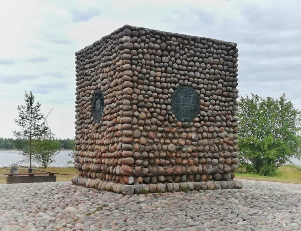 Matti Visanti: Halkokarin taistelun muistomerkki