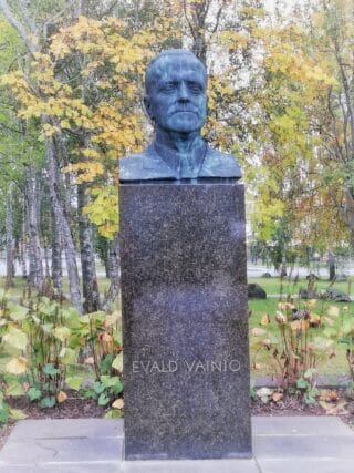 Aimo Tukiainen: Kauppaneuvos Evald Vainio