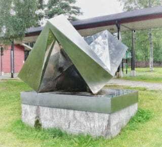 Eero Hiironen: Läpi harmaan