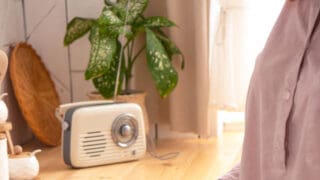 Radio på kökbordet