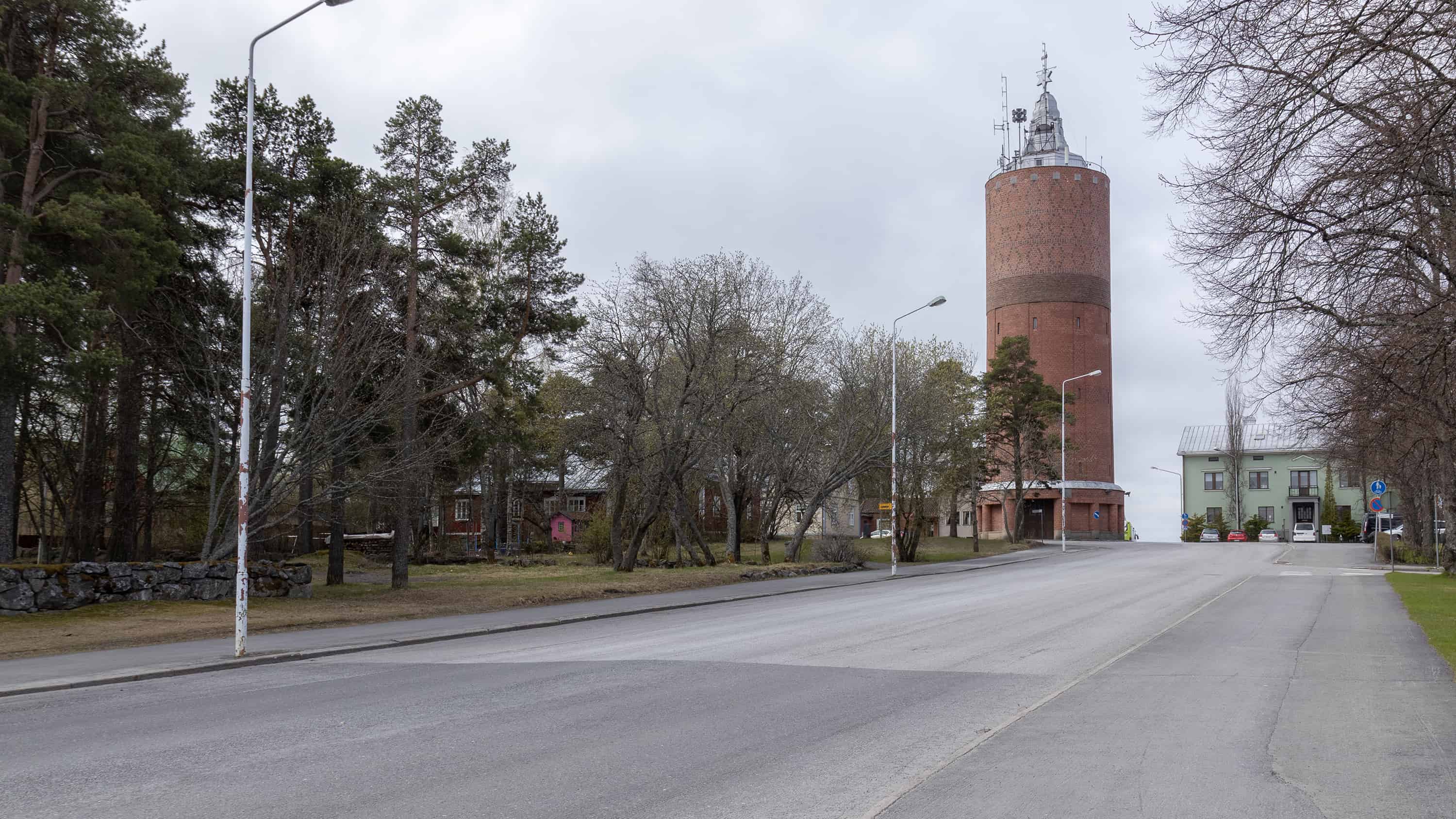 Kuvassa näkyy vanha vesitorni