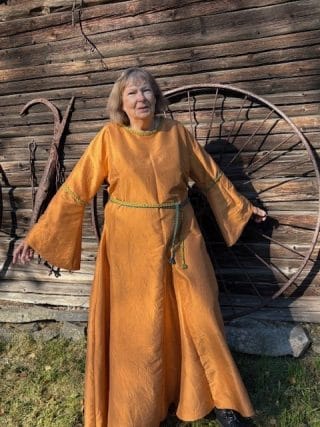 Keskiaika-asu silkistä