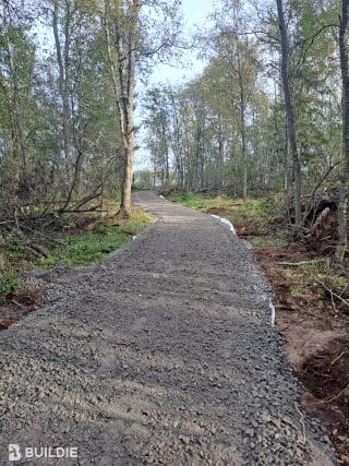 Isokarin luontopolusta osa on sorastettu.