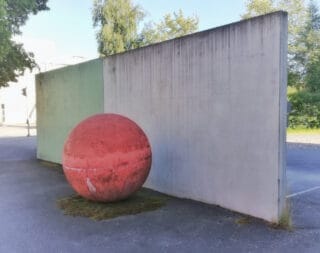 Pekka Jylhä: Tie. Isokokoinen betoniteos